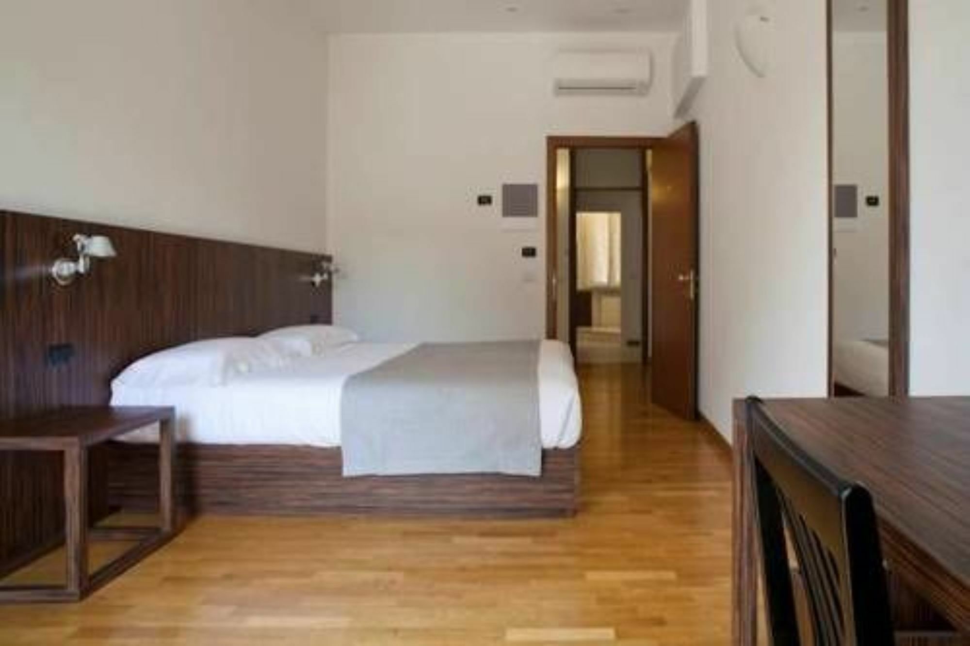 My Bed Hotel Milano Eksteriør billede